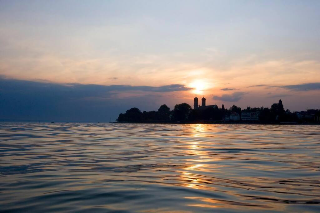 Auszeit Apartment Seeperle: Lakeside Retreat with Sunny Terrace Friedrichshafen Exterior photo